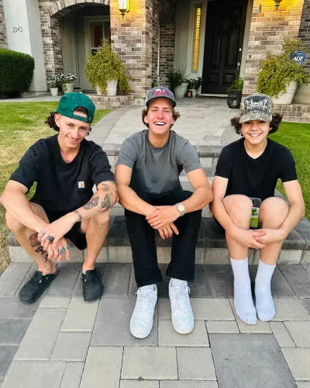 jagger eaton with his brothers 