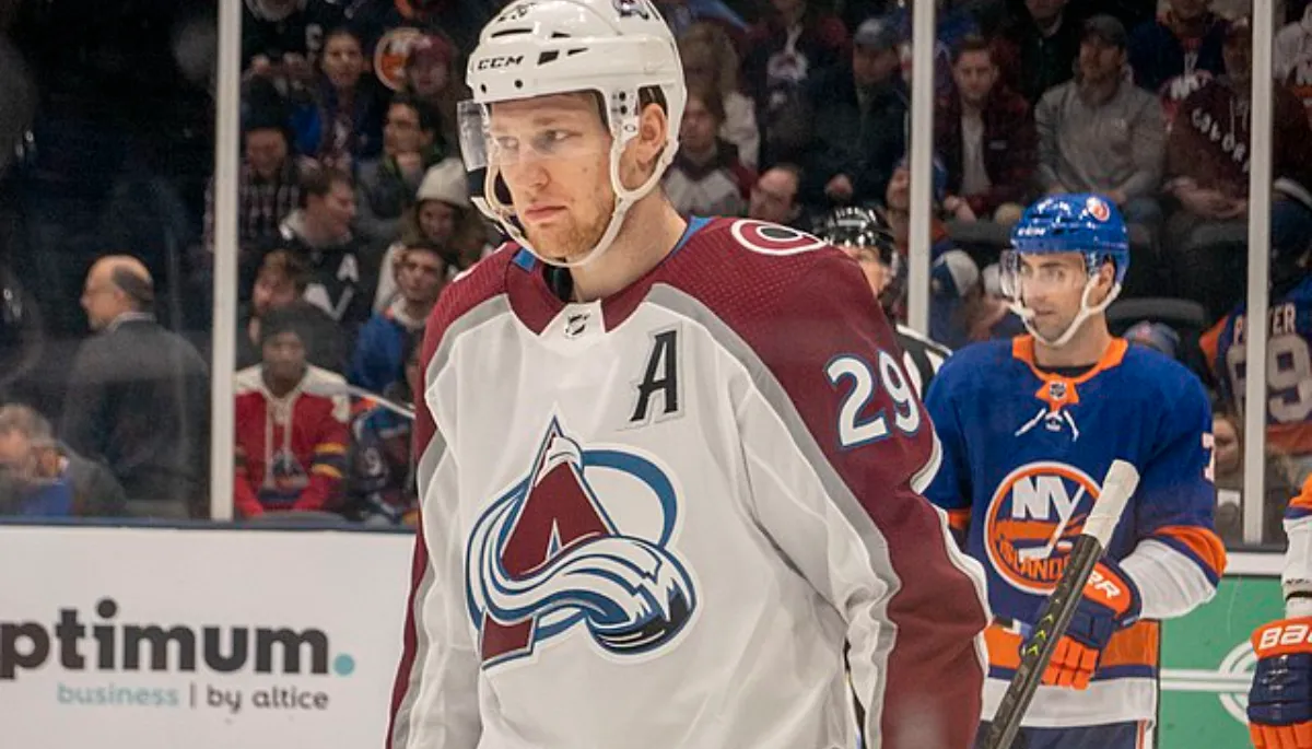 nathan mackinnon parents wiki bio